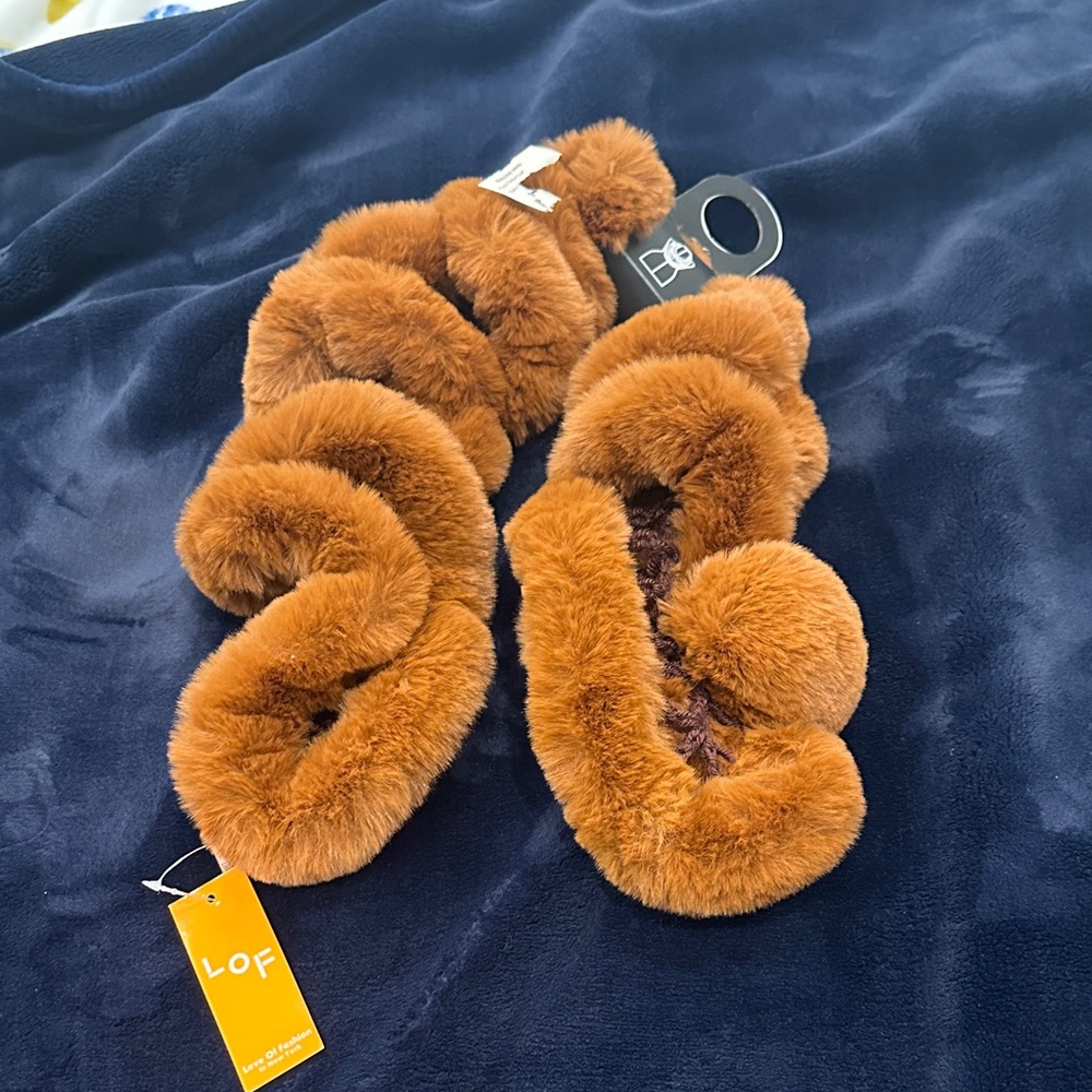LOF Women's Cozy Tan Furry Slippers